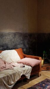 Tips for Creating a Cozy and Inviting Living Room Space